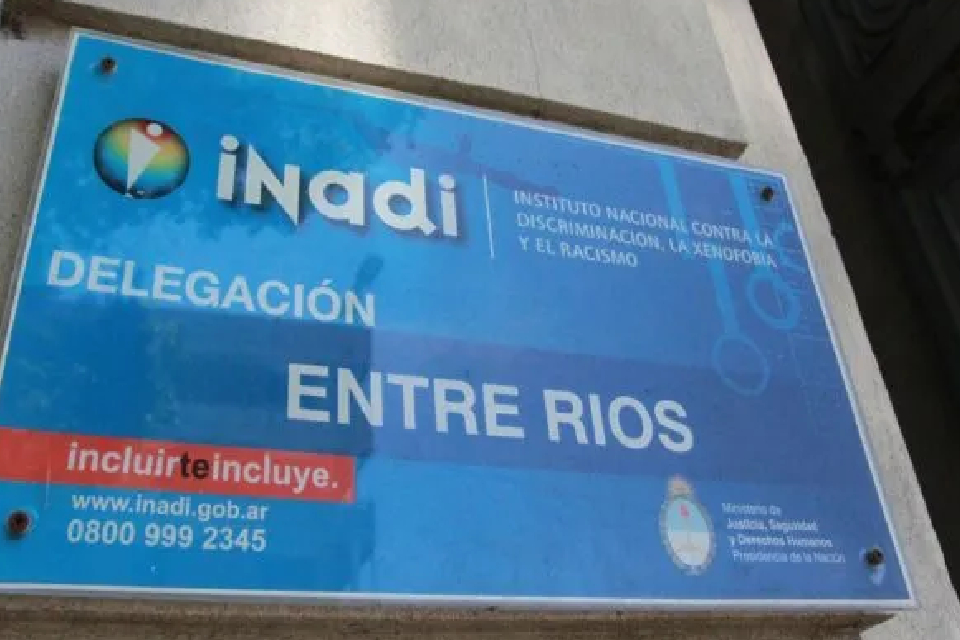 Escasa reacción de la dirigencia entrerriana al cierre del INADI