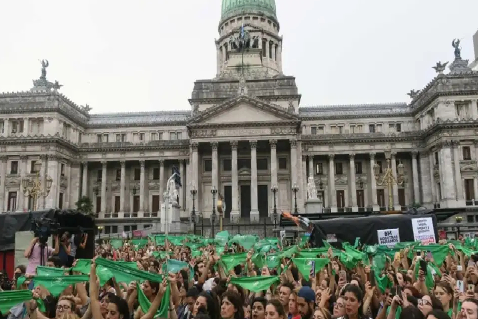 (Mención a diputado entrerriano) Diputados de La Libertad Avanza presentaron un proyecto para derogar la ley del aborto