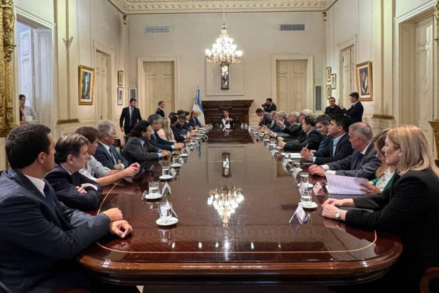 Después de la reunión con los gobernadores Frigerio tuvo otro gesto con Milei ¿Qué dijo?