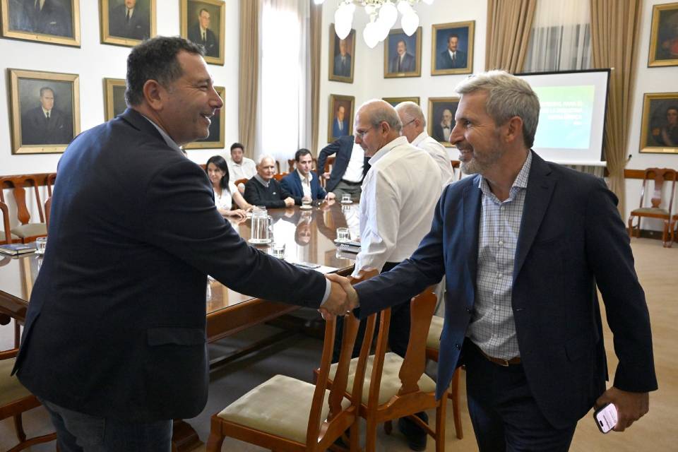 Para generar dólares: Frigerio recibió a empresarios metalúrgicos por exportaciones de alto valor