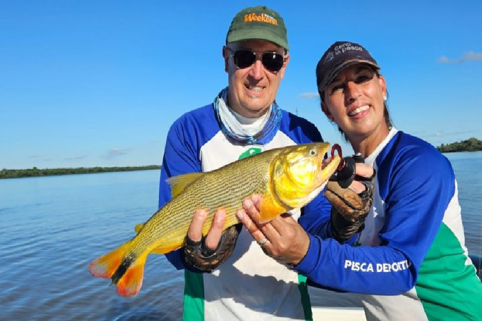 Entre Ríos: bancos dorados en Colón