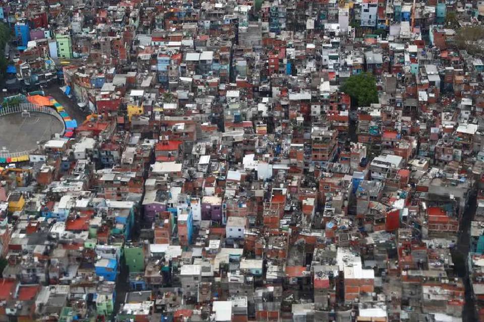 (Mención a ciudad entrerriana) Cuáles son las regiones del país con mayor cantidad de pobres e indigentes