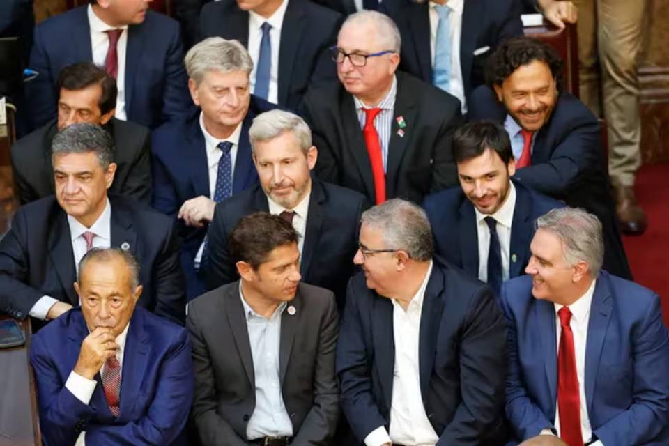 (Mención a Frigerio) El Gobierno intenta disimular sus falencias internas y la etapa más dura del ajuste con la crisis del PJ y los aliados