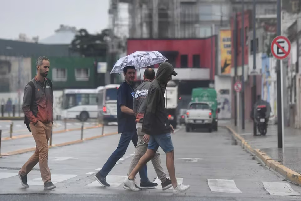 (Mención a Entre Ríos) Alerta amarilla por tormentas en Buenos Aires y otras ocho provincias: ¿hasta cuándo lloverá en el AMBA?
