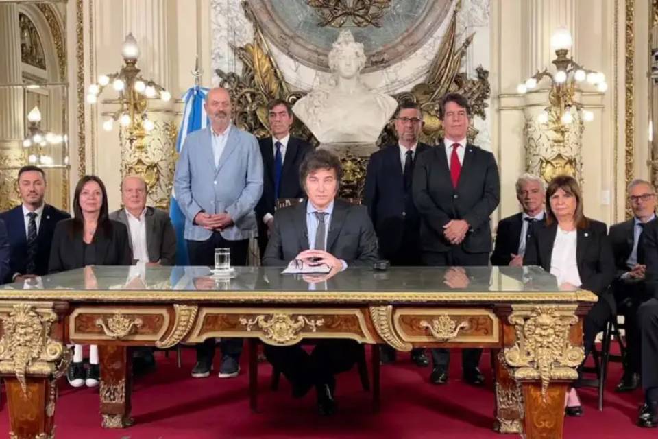 (Mención a diputada entrerriana) La oposición dura convocó a especialistas para analizar el DNU de Milei: buscan apurar el rechazo