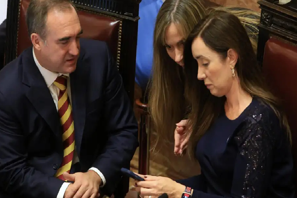 (Mención a senador entrerriano) Aumento de sueldo de los senadores: La Libertad Avanza y el PRO presentarán proyectos para retrotraerlos