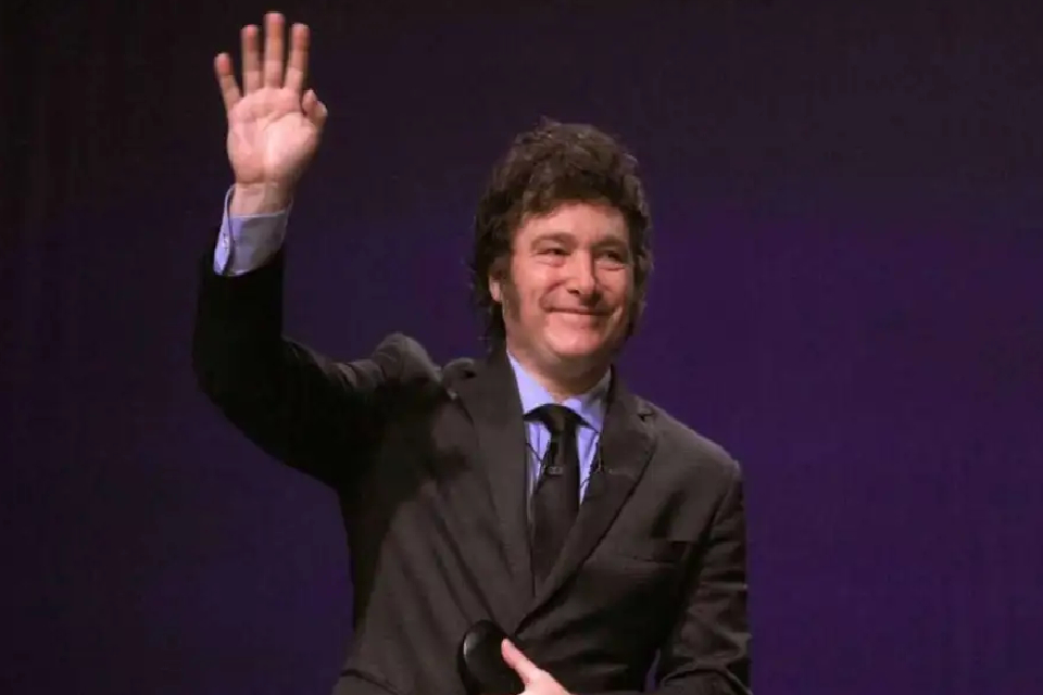 (Mención a Frigerio) Encuesta nacional: en 122 días Javier Milei perdió un 24% de apoyo entre sus votantes