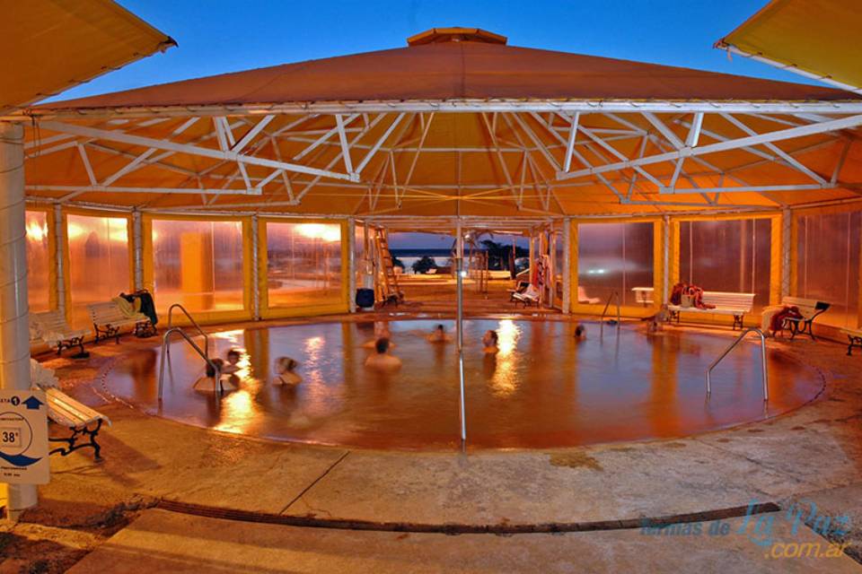 Las termas entrerrianas que son ideales para una escapada en familia: jubilados y niños pagan $ 4000 la entrada