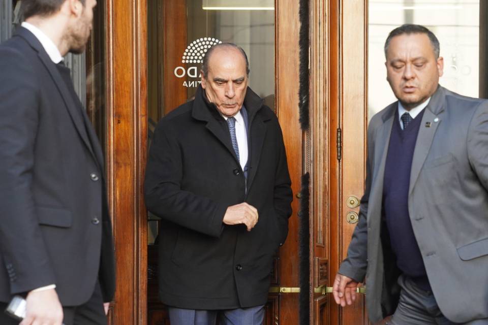 (Mención a Kueider) Ley Bases: tras la intervención de Francos, el oficialismo consiguió dictamen en el Senado pero aún hay dudas