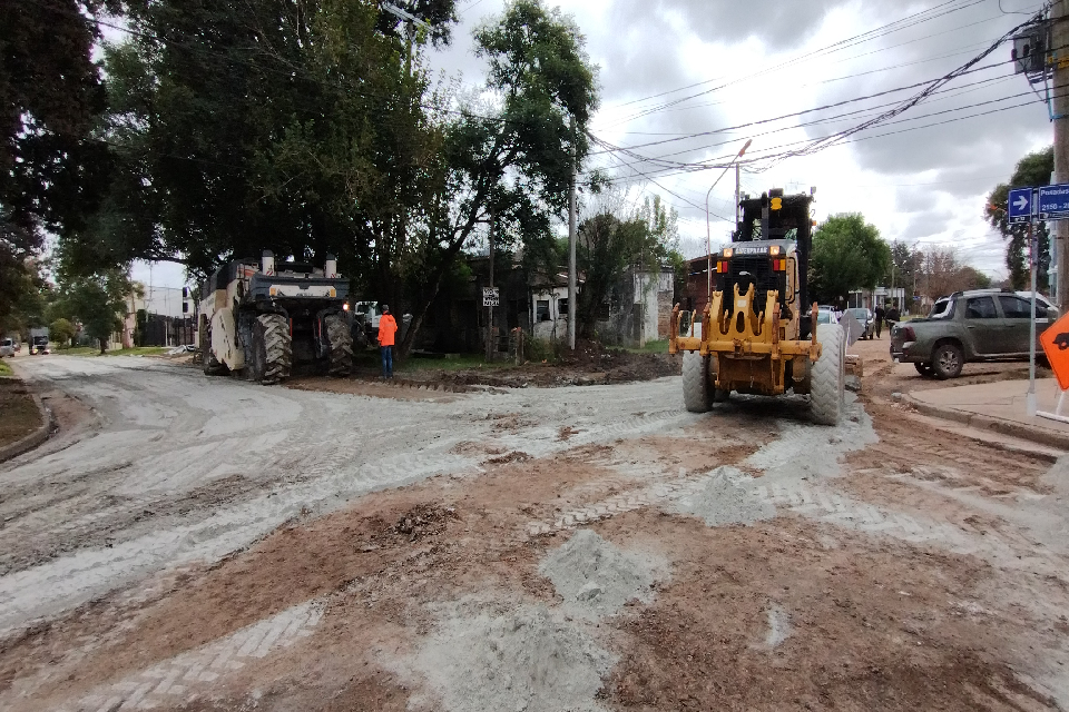 Continúa la repavimentación en calle Posadas