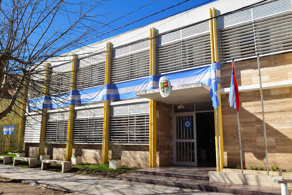 Crespo: denuncian maniobra ilegal del intendente al nombrar a ex concejales de JxC