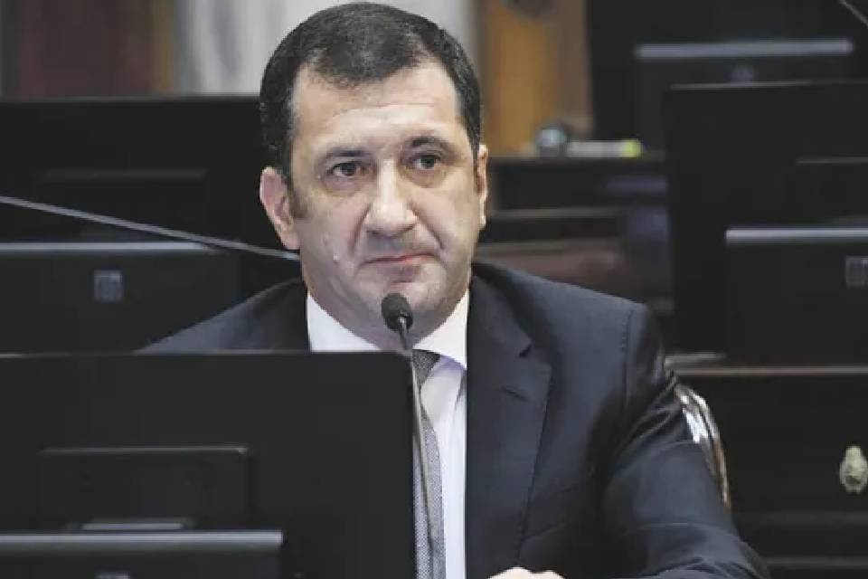 (Legislador entrerriano) El senador Edgardo Kueider justificó su voto a favor de la ley Bases