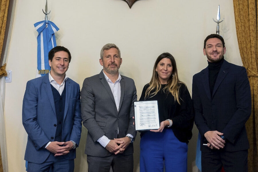 Frigerio acordó con Amazon para potenciar la digitalización