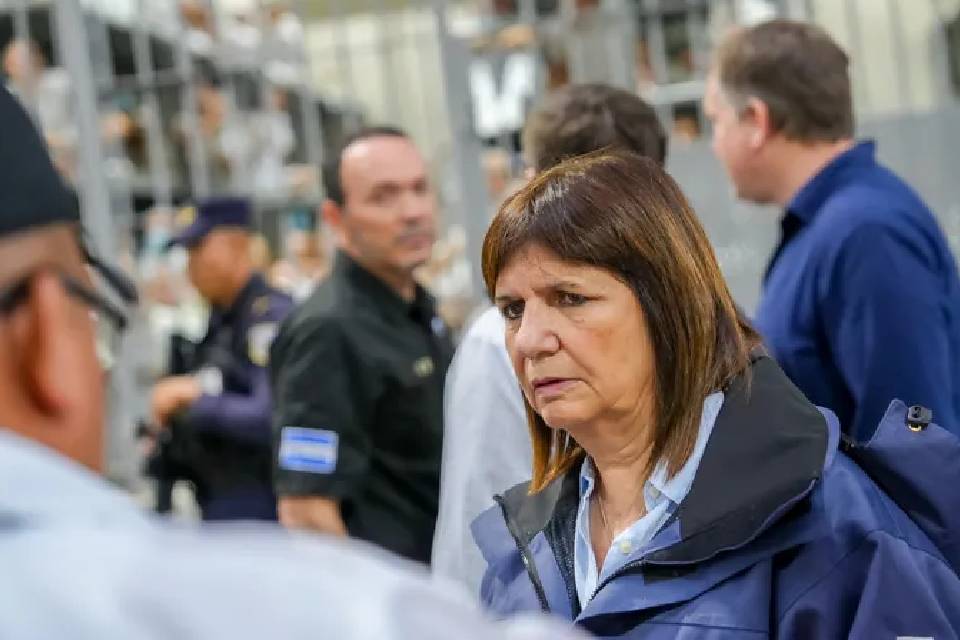 (Mención a legislador entrerriano) Bullrich sobre la visita de diputados de La Libertad Avanza a represores: “Cada uno debe hacerse cargo”