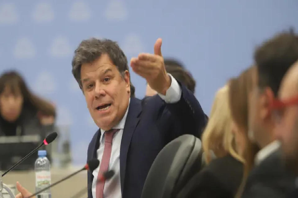 (Mención  a diputado entrerriano) Diputados acuerdan el juicio por jurados y cuentan los votos para baja de imputabilidad