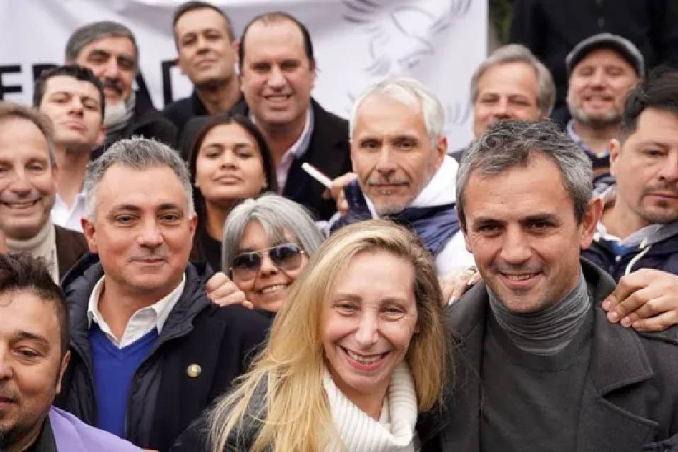 (Mención a Frigerio) “El entorno” salió a cruzar a Mauricio Macri y Karina Milei le muestra la lapicera