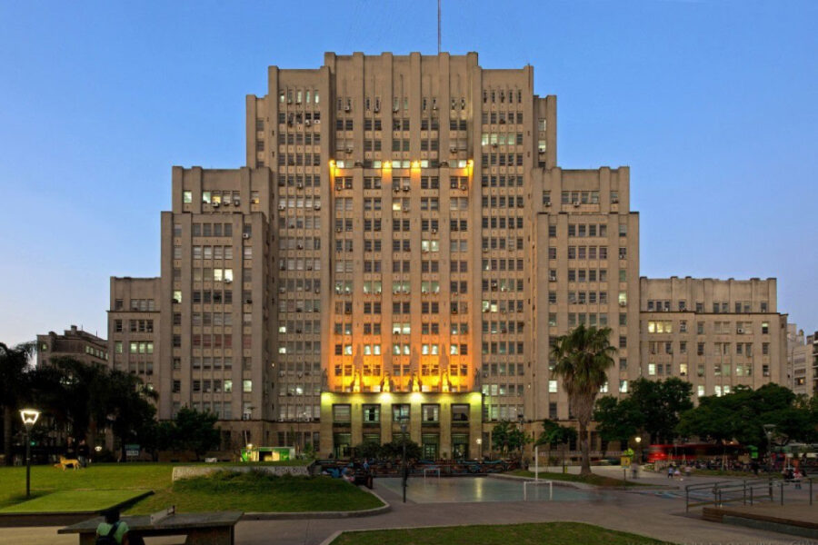 Nación insiste con cobrar a extranjeros para estudiar en la universidad pública