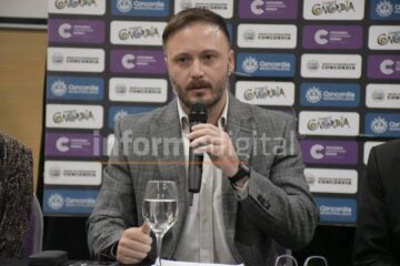 Azcué anunció eliminación de 300 impuestos en su reforma tributaria