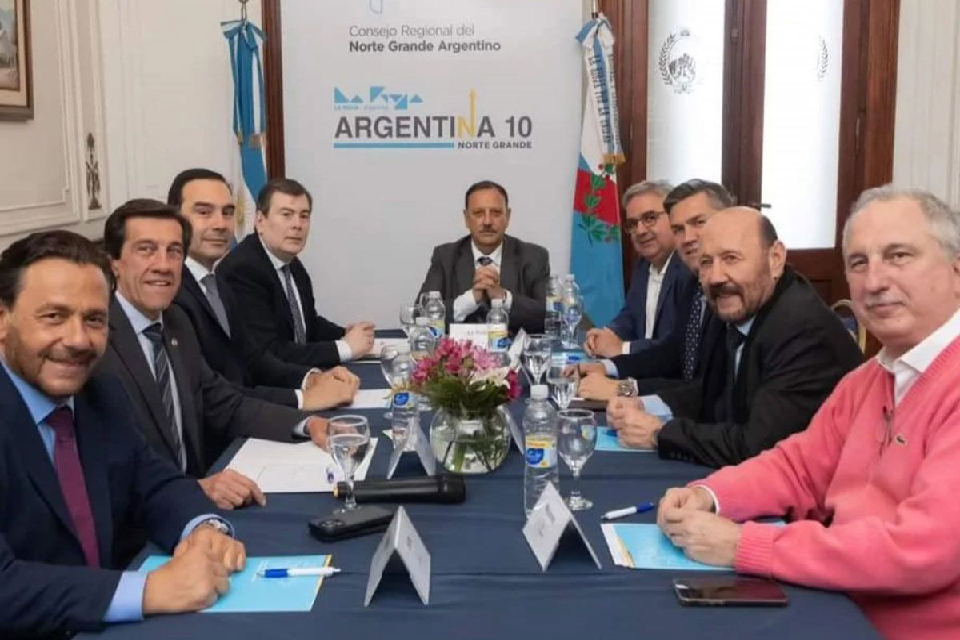 (Mención a Entre Ríos) Los gobernadores: un ojo en la interna bonaerense y otro en la presidencia del PJ