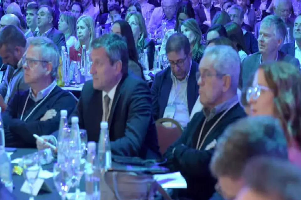 (Mención a Frigerio) El cambio en Energía alborotó el Coloquio de IDEA, pero entusiasma la alianza Milei-Macri