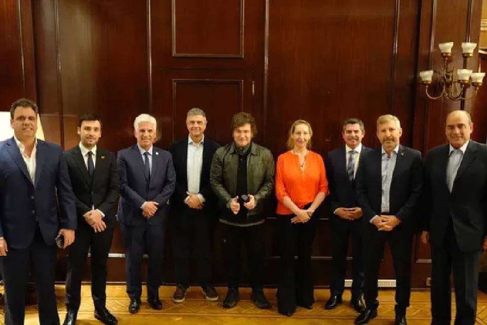 (Mención a Frigerio) Giro diplomático: Javier Milei relanza la relación con los gobernadores para apuntalar el Presupuesto 2025