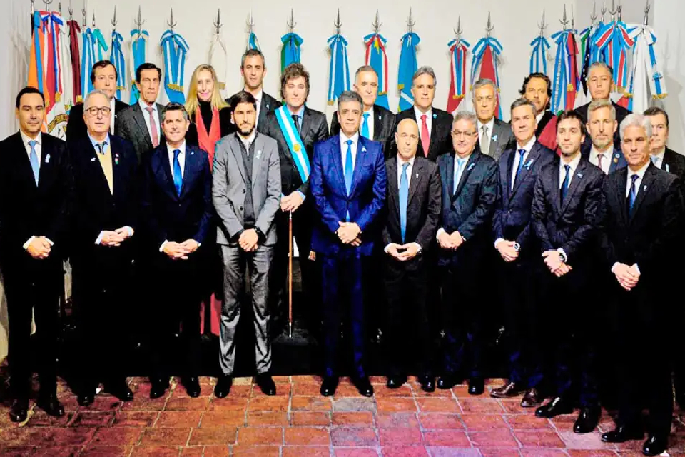 (Mención a Entre Ríos) Látigo y billetera: el Gobierno incrementó un 145% las transferencias a provincias aliadas