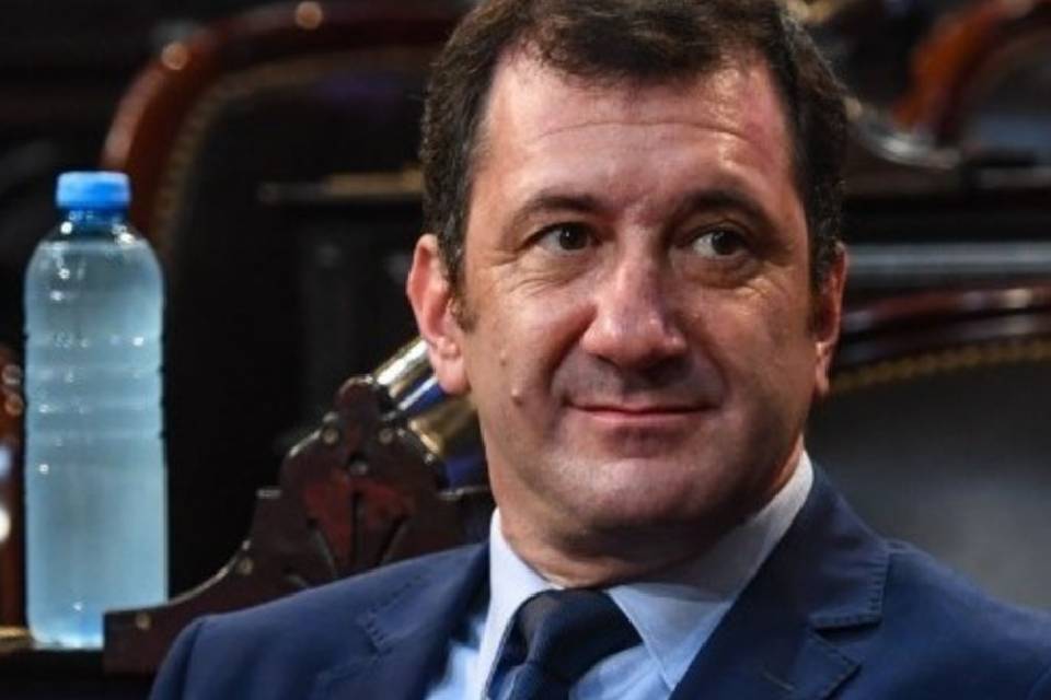 (Es entrerriano) Detuvieron al senador Edgardo Kueider en Paraguay: llevaba más de 200 mil dólares en efectivo sin declarar