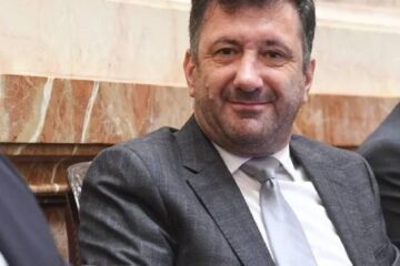 (Es entrerriano) Detuvieron al senador nacional Edgardo Kueider en Paraguay: llevaba más de US$ 200.000 sin declarar