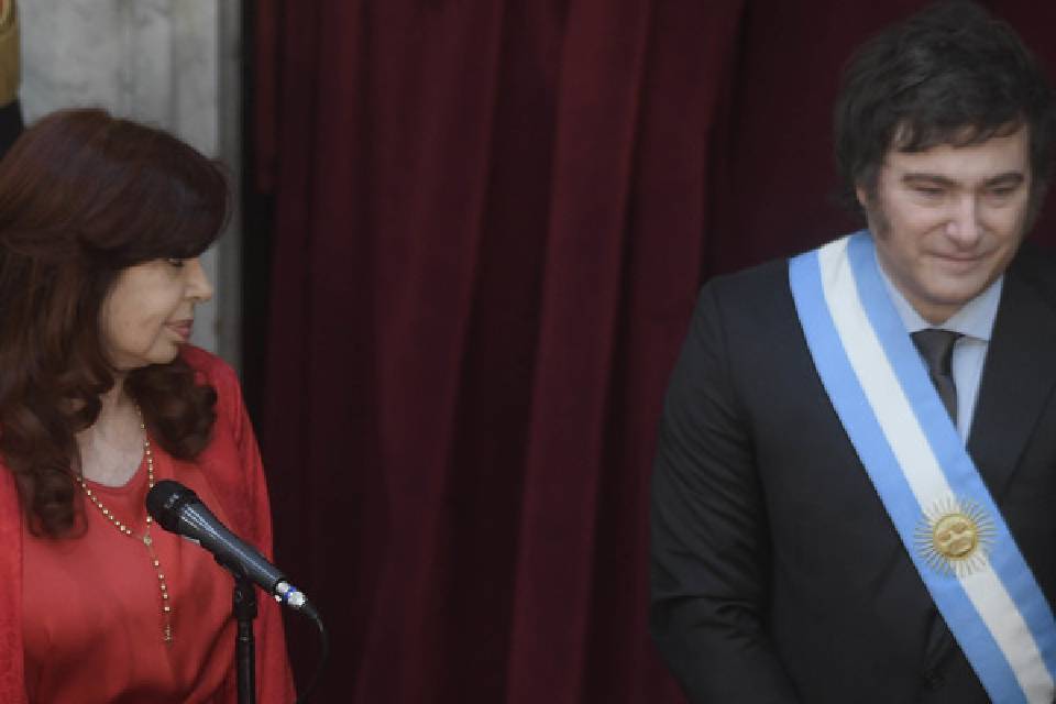 (Mención al entrerriano Kueider) Javier Milei-Cristina Kirchner: tensiones, acuerdos y la pelea por un botín de plata negra