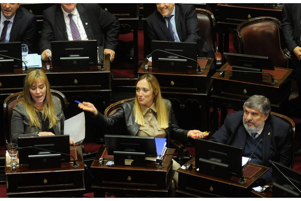 (Senador entrerriano) Ahora el bloque kirchnerista pide la expulsión de Edgardo Kueider del Senado