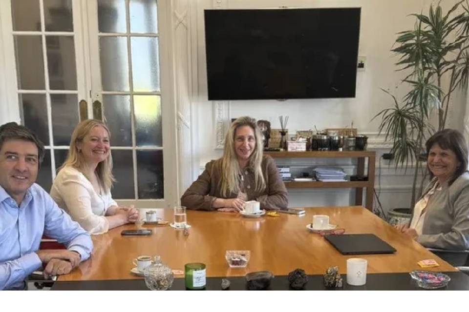 (Mención a Frigerio) Javier Milei levanta a gobernadores aliados y alimenta rumores sobre posibles acuerdos electorales