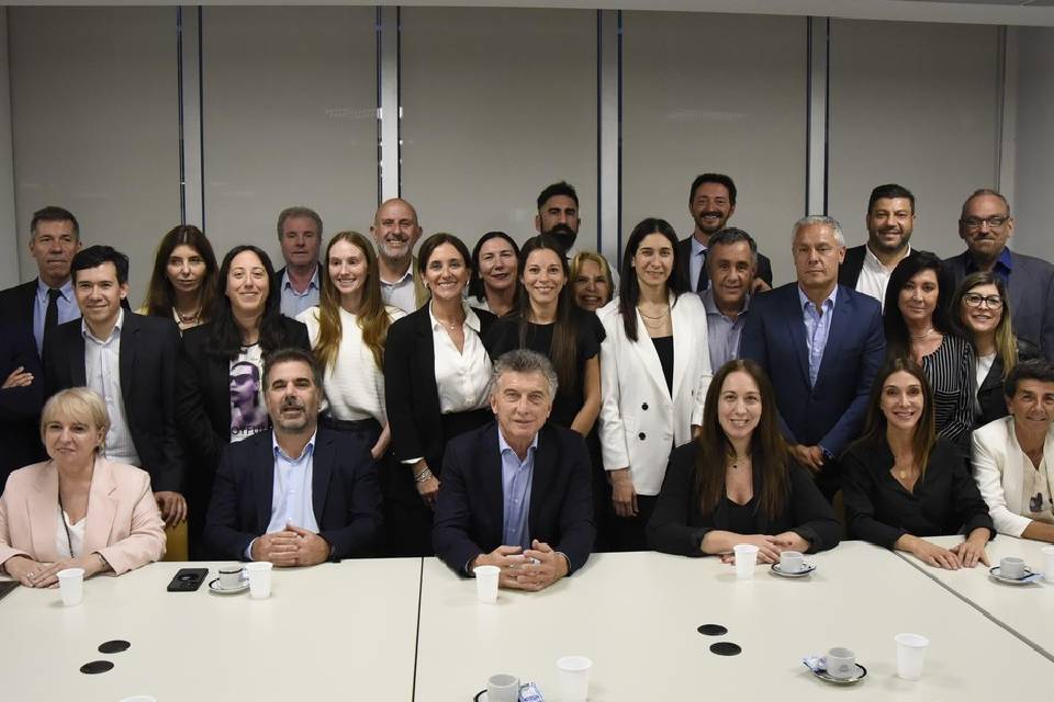 (Mención a Frigerio) Macri reúne a la mesa del PRO y le mete presión al Gobierno: se muestra con sus elegidos para negociar el acuerdo