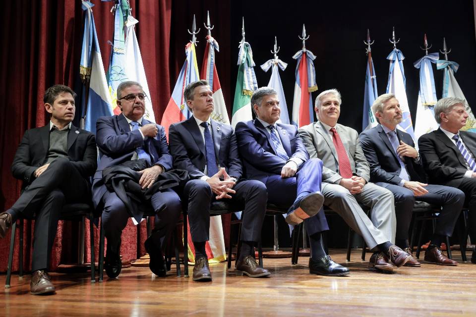 (Posible alianza de Frigerio con Milei en Entre Ríos) Ocho provincias renuevan senadores: las alianzas y enfrentamientos con Javier Milei