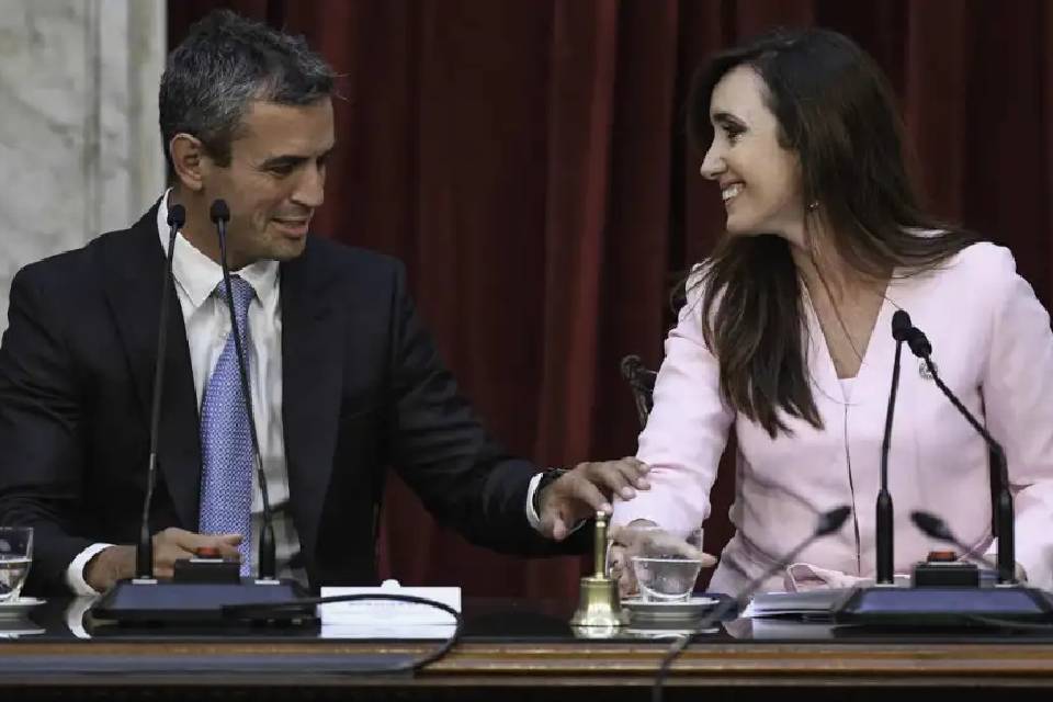 (Mención a senador entrerriano) Pese a reclamos de toda la oposición Villarruel y Menem confirmaron restricción a la prensa en el Congreso