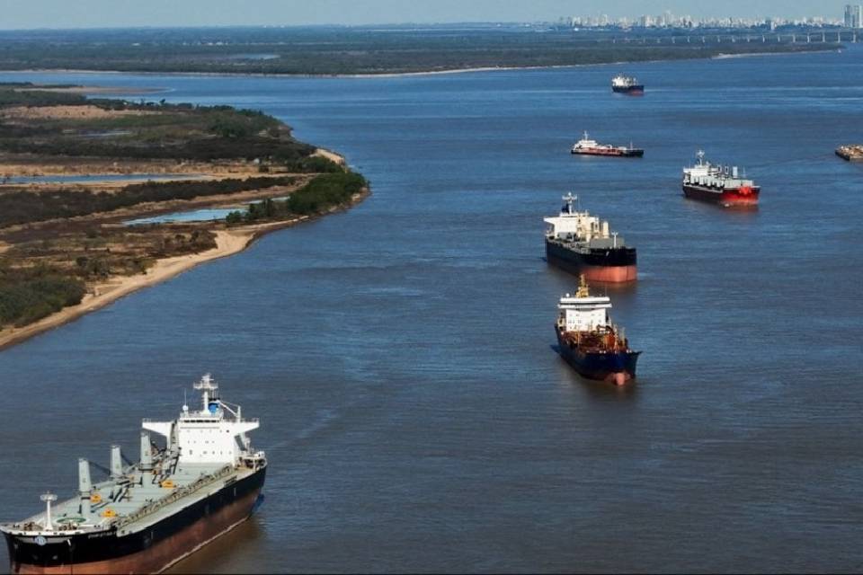 (Con firma entrerriana) Hidrovía: un grupo de senadores radicales quiere que el Gobierno habilite a China a participar de la licitación