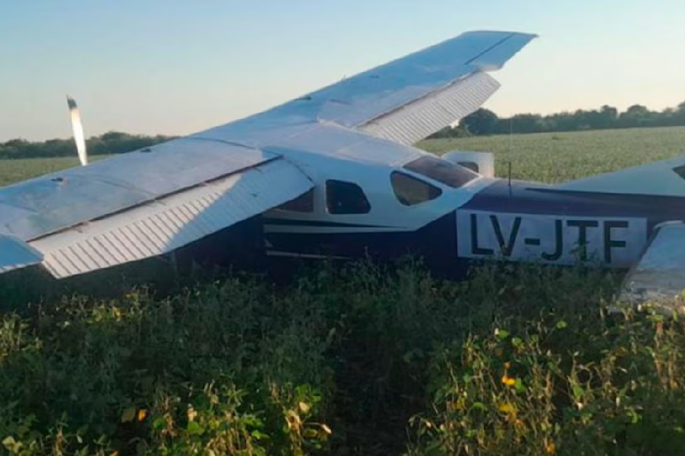 Encontraron una avioneta abandonada en Entre Ríos: sospechan traslado de droga