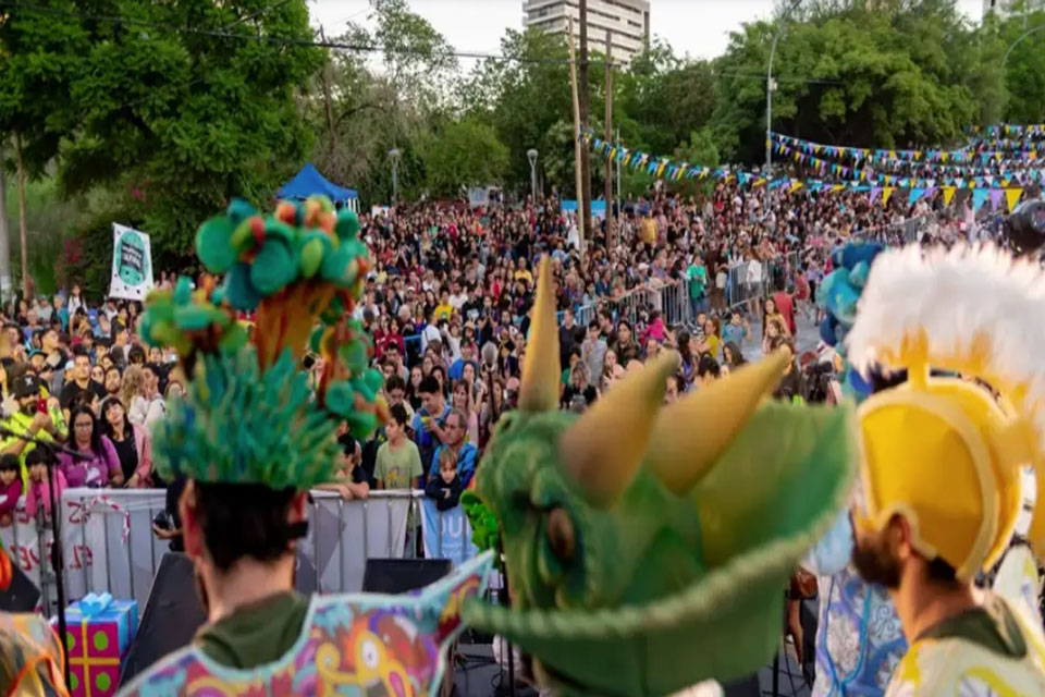 (Mención a Entre Ríos) Los último fin de semana de carnaval se movilizaron 2,8 millones de turistas y gastaron $701.064 millones