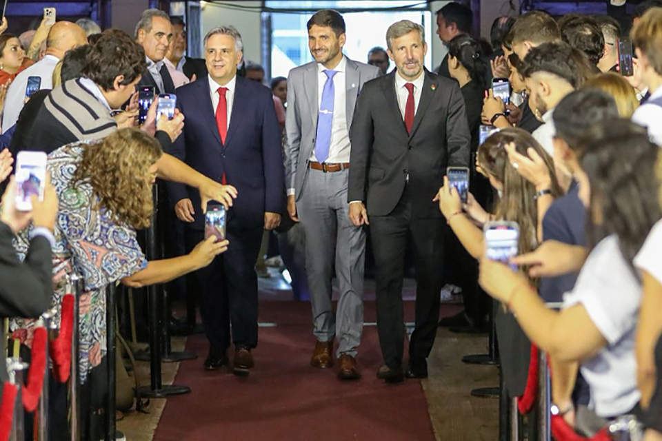 Pullaro, Llaryora y Frigerio, tres que le votaron todas las leyes a Milei, ahora reclaman obra pública y mayor federalismo