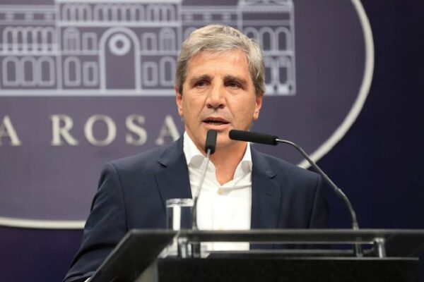 Fin del cepo: Dólar libre y flotación entre $1000 y $1400 en Argentina