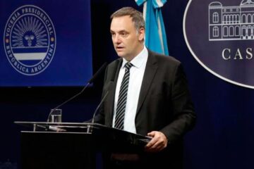 Manuel Adorni examina la evolución del PRO hacia un partido vecinalista y su pérdida de relevancia