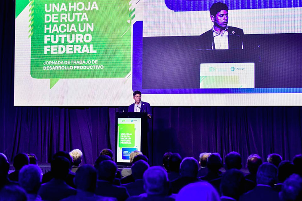 (Fue en Entre Ríos) En cumbre con gobernadores, Kicillof criticó a Milei por “destruir la industria nacional”