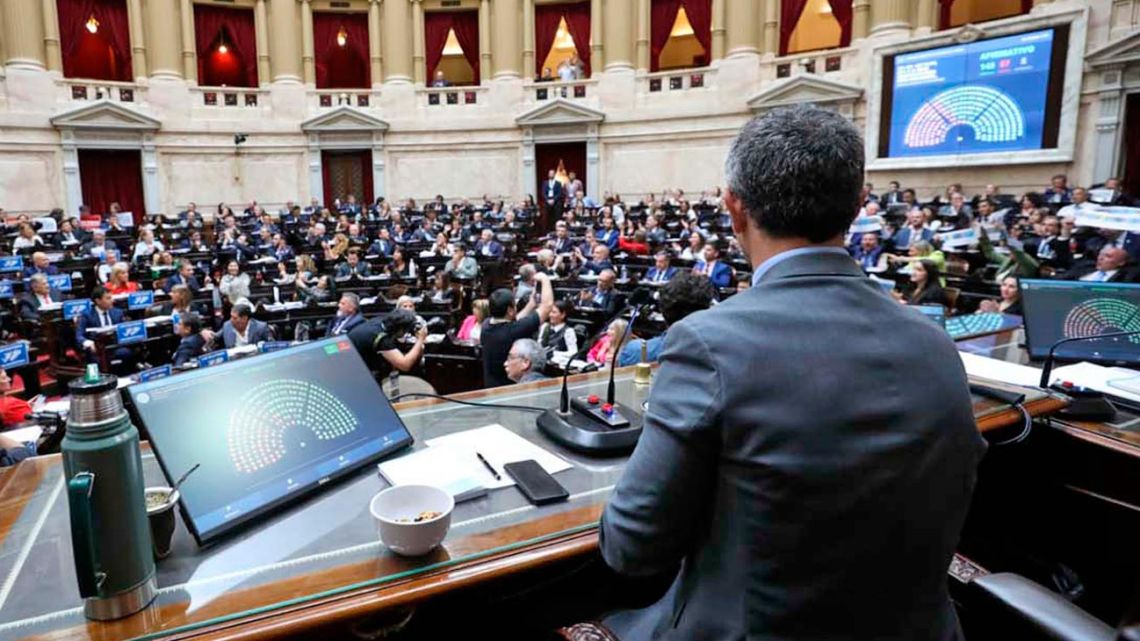 Ley colchón: el apoyo libertario se enfrenta a la amenaza de una ofensiva K
