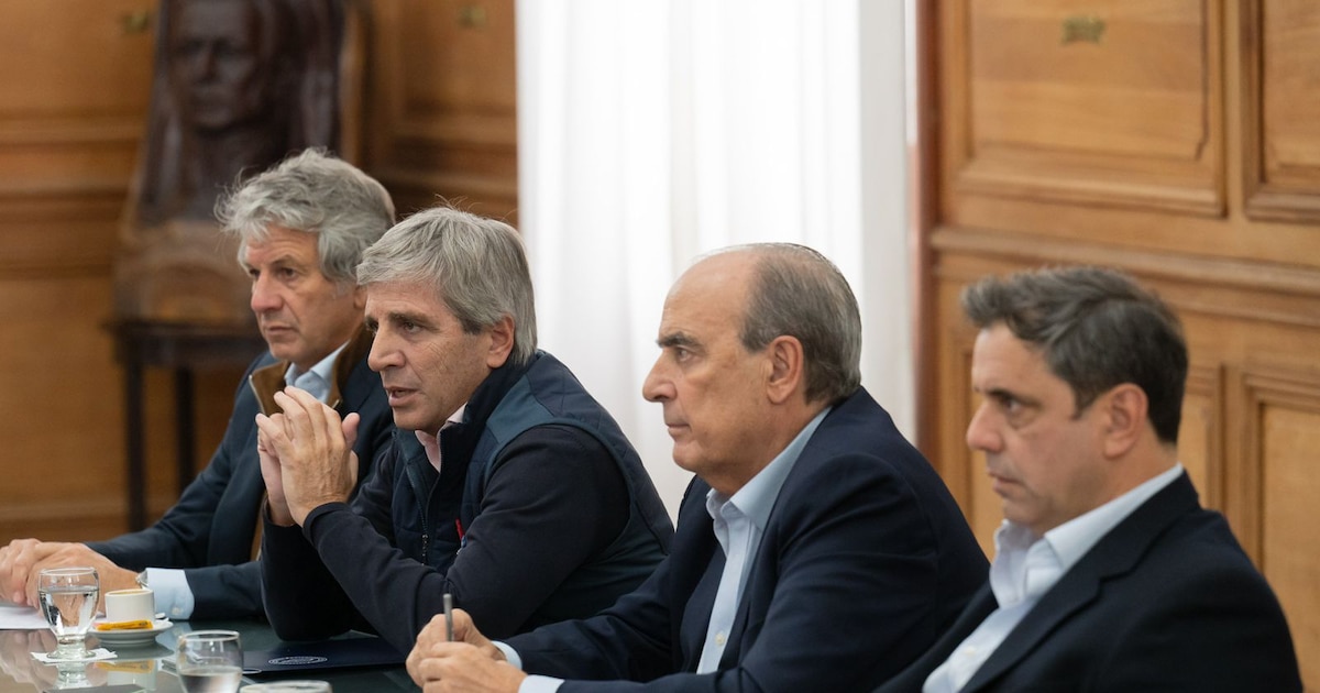 Dólares del colchón: el Gobierno opera sobre las provincias frente al desafío de sostén político y confianza para su plan