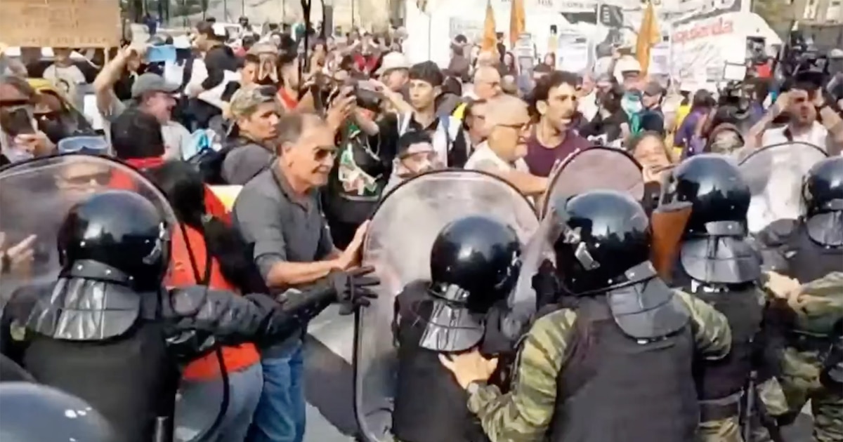Nuevos choques en la marcha de jubilados: la policía implementó el protocolo antipiquete