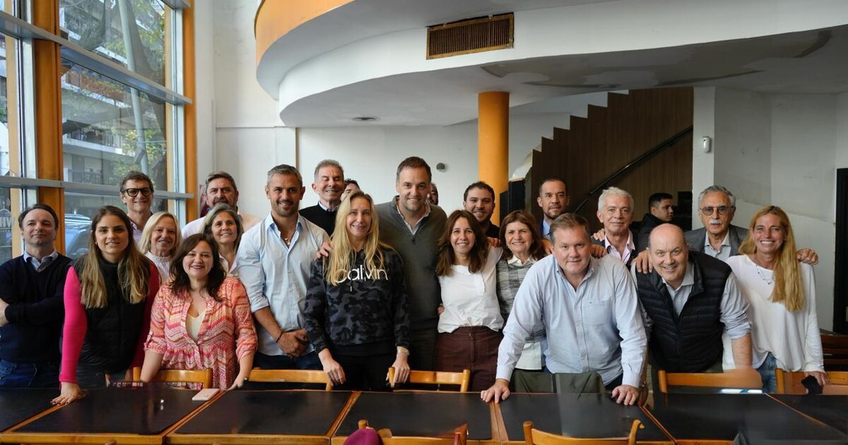 Elecciones CABA 2025: Manuel Adorni y Karina Milei unidos en recorrida de campaña