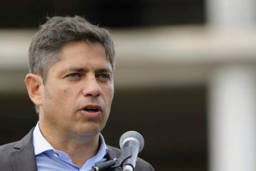 Kicillof enfrenta presión del PJ y la oposición mientras negocia nuevo endeudamiento tras reforma electoral
