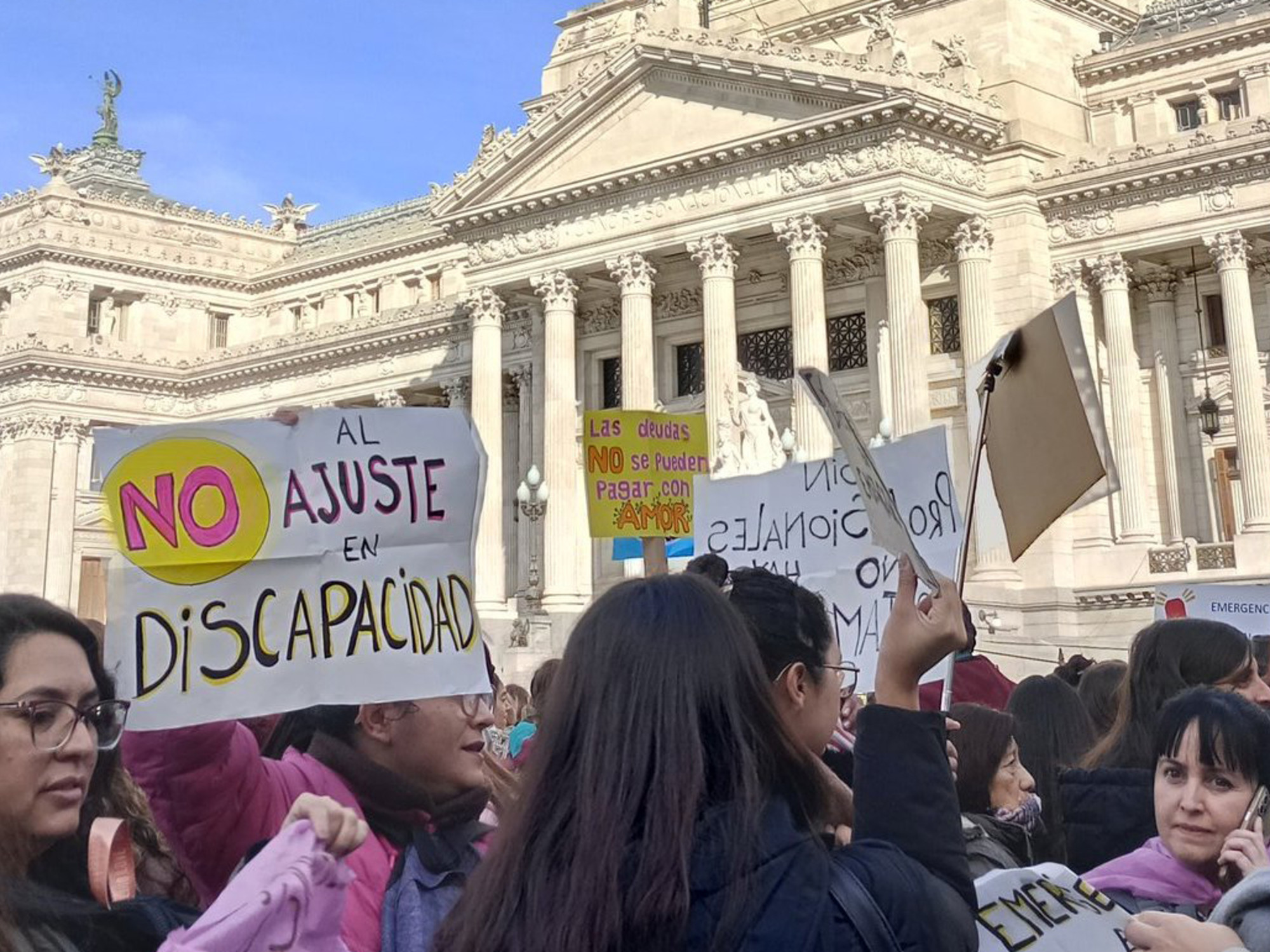 Masiva convocatoria frente al Congreso en apoyo a la Ley de Emergencia en Discapacidad