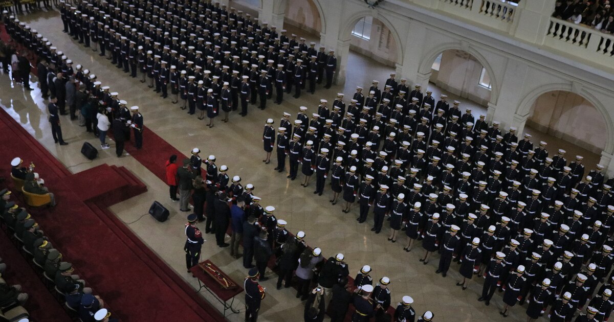 Nuevos cadetes y aspirantes reciben uniformes en emotiva ceremonia con la participación de sus familias