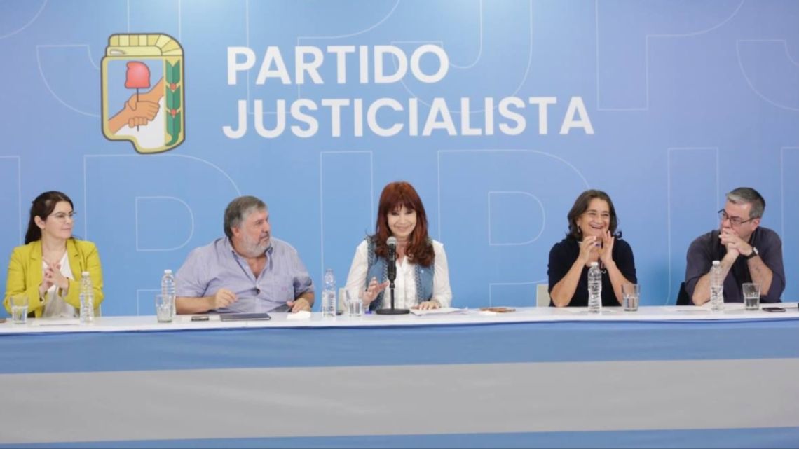 El PJ se reúne en medio de tensión interna y sin la presencia de Cristina Kirchner, generando incertidumbre sobre Kicillof