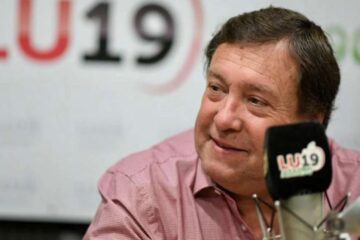 El gobernador de Río Negro criticó el plan para sacar los dólares del colchón